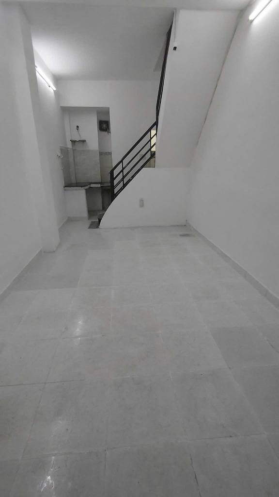 Bán Nhà Đường Tạ Quang Bửu ngay siêu thị parc mall hẻm xe hơi