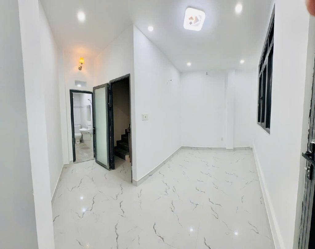 Hàng Hiếm. Ngang 5.2m dài 9.2m. Nhà mới dọn vào ở lun q7