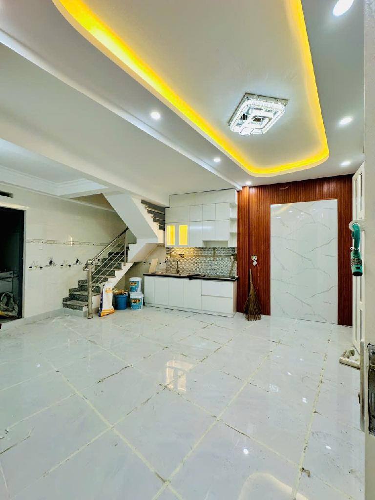 Hàng Hiếm. Ngang 5.2m dài 9.2m. Nhà mới dọn vào ở lun q7