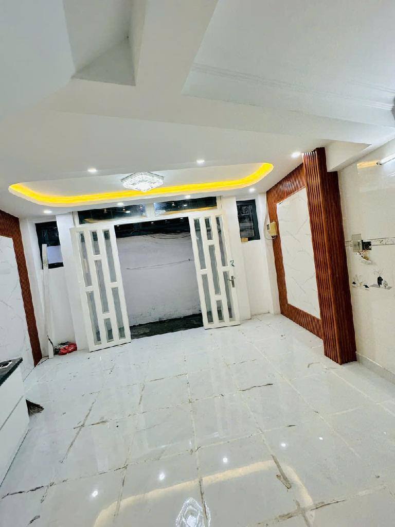 Hàng Hiếm. Ngang 5.2m dài 9.2m. Nhà mới dọn vào ở lun q7