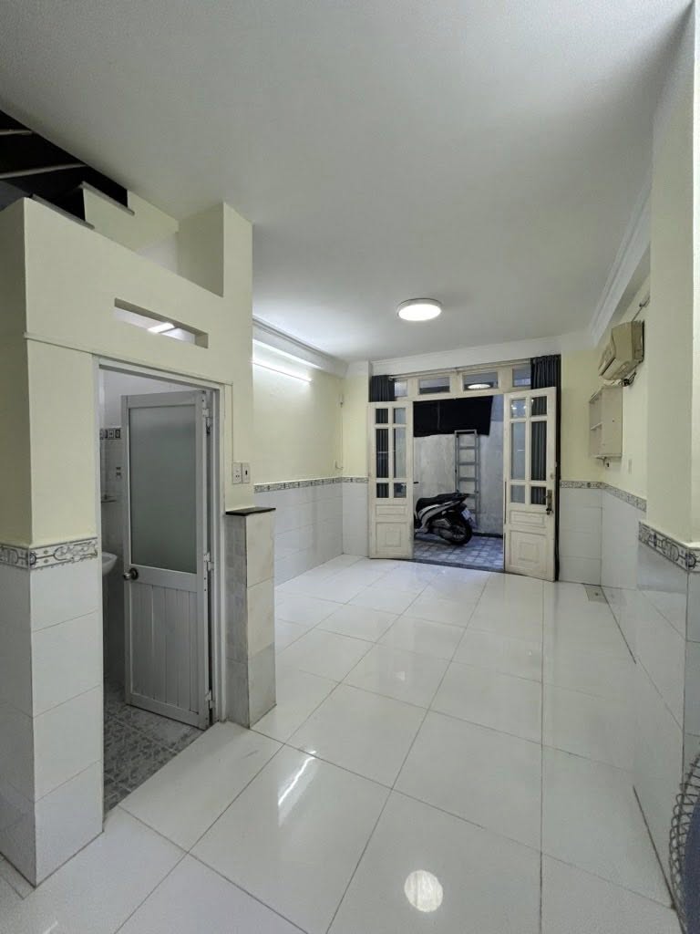 HƠN 3 TỶ XÍU - NHÀ 2 TẦNG NGAY ĐẠI HỌC TÀI CHÍNH MARKETING QUẬN 7 - 28m2 - SỔ HỒNG RIÊNG KHÔNG QUY HOẠCH.