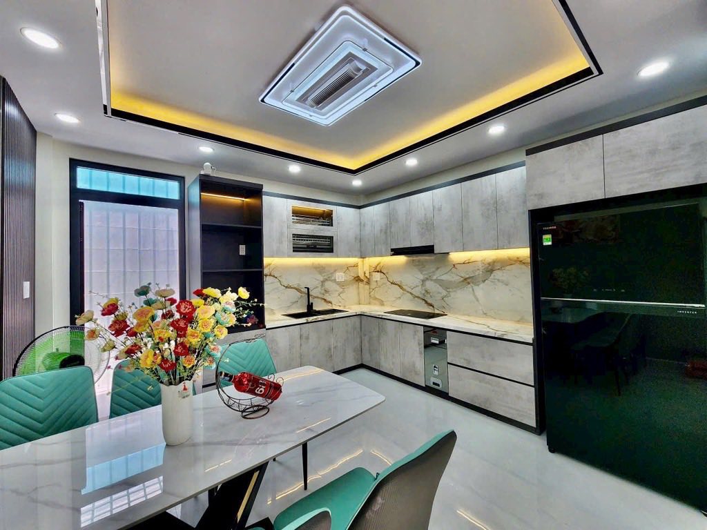 Bán nhà 3 tầng 4x17m, 4pn hẻm oto 4 chỗ ngủ trong nhà