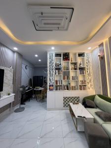 BÁN NHÀ ĐẸP TRUNG TÂM QUẬN 7.Ở LIỀN.
