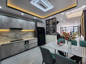 Bán nhà 3 tầng 4x17m, 4pn hẻm oto 4 chỗ ngủ trong nhà