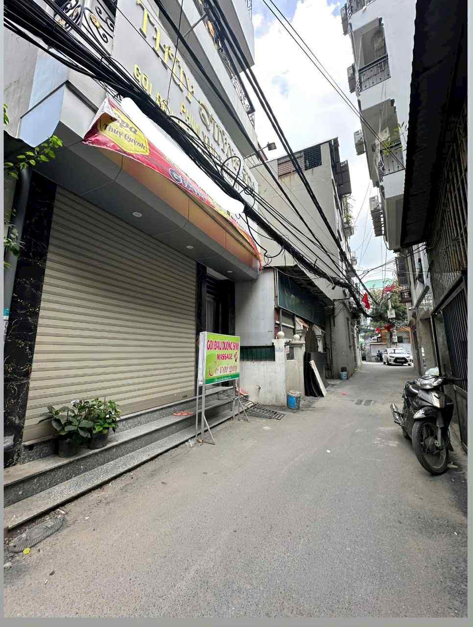 6 tỉ có nhà mặt phố Xuân đỉnh   Diện tích 30m2 - kinh doanh Ngõ thông oto - gần c3 Xuân đỉnh   Cách ngoại giao đoàn 300m   Lh em :0374706963 (ưu tiên gọi)