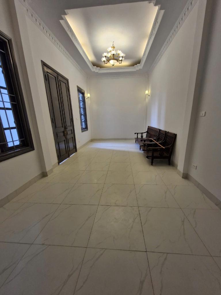 Bán gấp nhà Ngọc Thụy trung tâm Long Biên, 50m2, 5 tầng, 7 tỷ, thương lượng mạnh