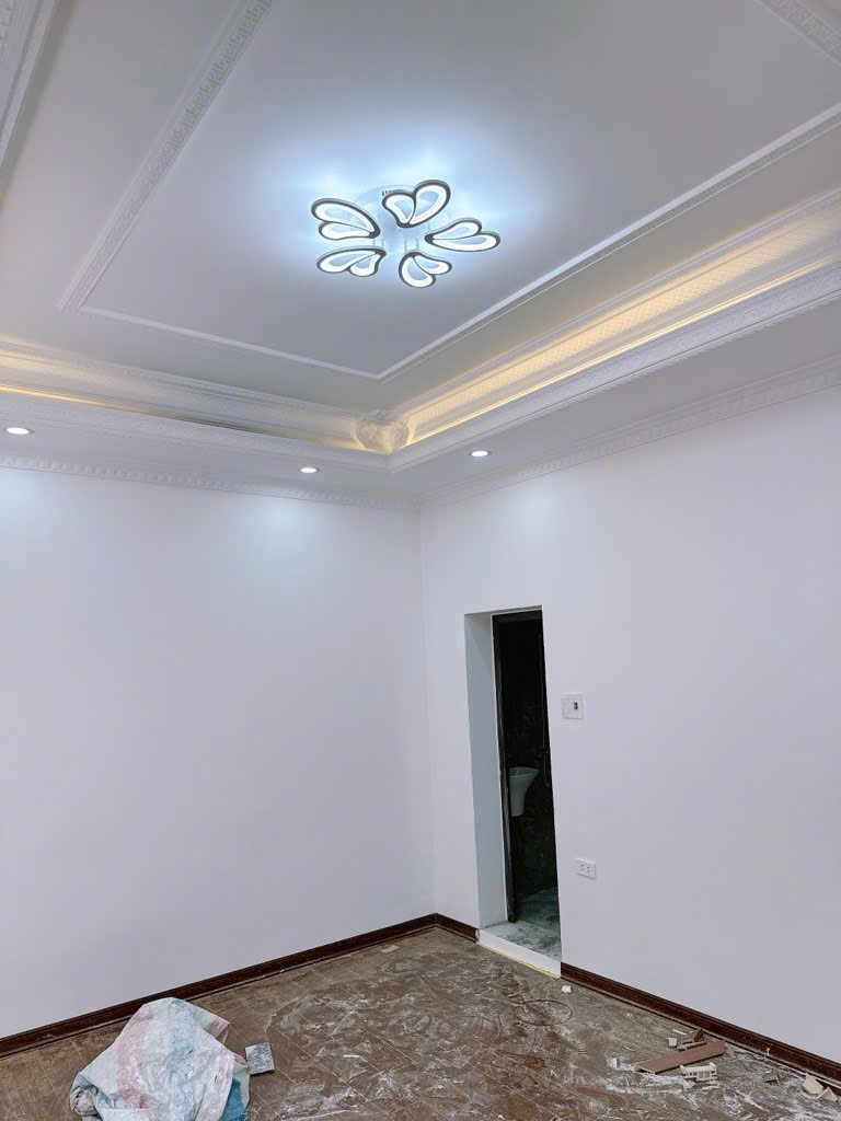Bán nhà Tân Ấp 5 tầng xây mới ngõ thông đường trước nhà 3m, Giá 5,9tỷ