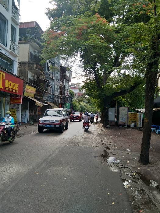 VỊ TRÍ CỰC HOT - NGÕ THÔNG - Ô TÔ - KINH DOANH - TẦM TIỀN CHÀO KHÁCH LÀ CHỐT.,