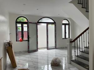 Bán nhà mới Tây Hồ Quận, 4chỗ đỗ cửa, diện tích rộng, giá rẻ