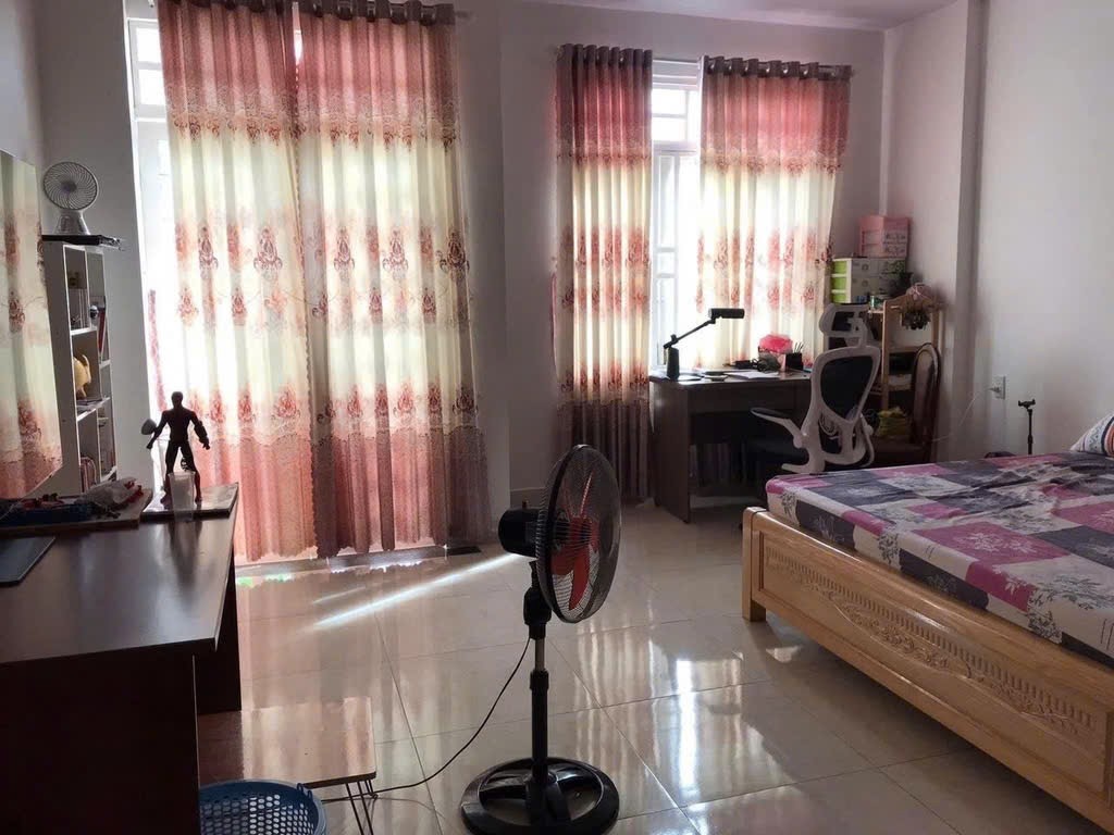 Nhà 3 tầng 5×20 hẻm thẳng xe hơi đâu thoải mái