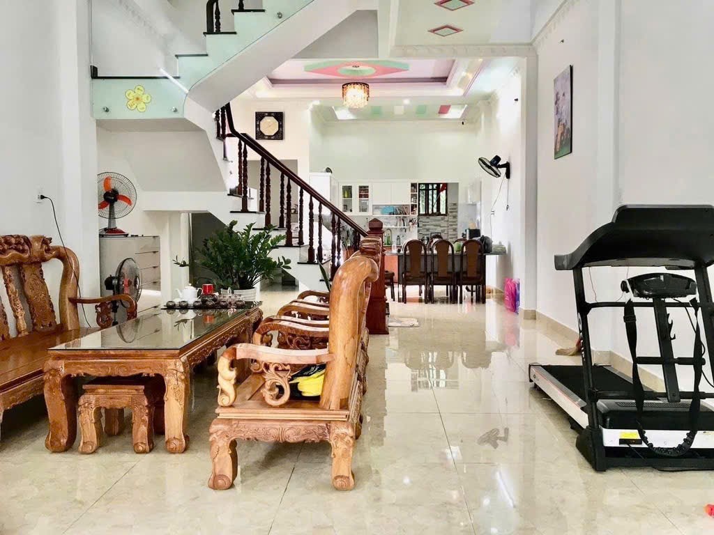Nhà 3 tầng 5×20 hẻm thẳng xe hơi đâu thoải mái