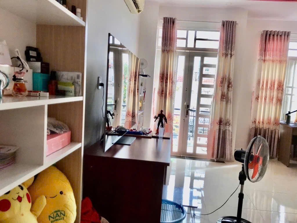 Nhà 3 tầng 5×20 hẻm thẳng xe hơi đâu thoải mái