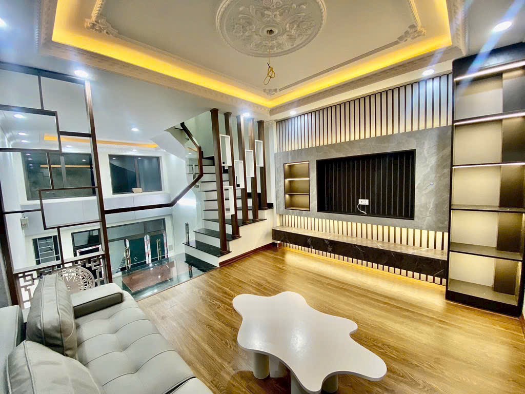 BÁN NHÀ NGõ 298 Ngọc Hồi - NHÀ MỚI FULL NỘI THẤT - NHÀ ĐẸP LONG LANH - VÀI BƯỚC RA Ô TÔ