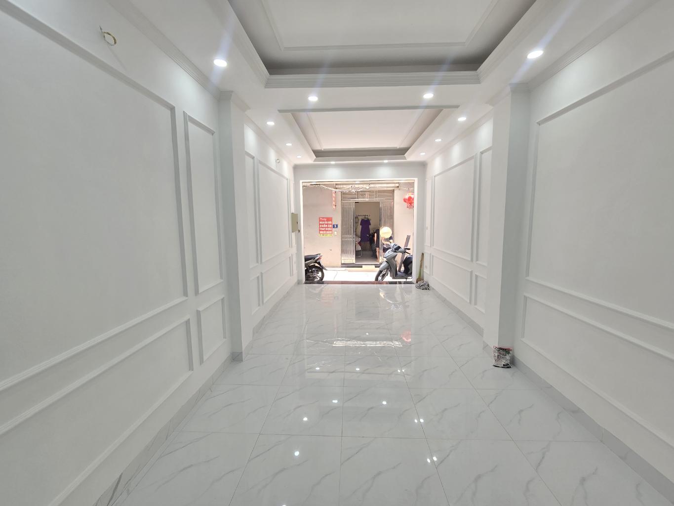 Bán nhà mặt phố Kim Giang - Thanh Trì nhà mới tinh 6T - tháng máy-nhỉnh 9tỷ.