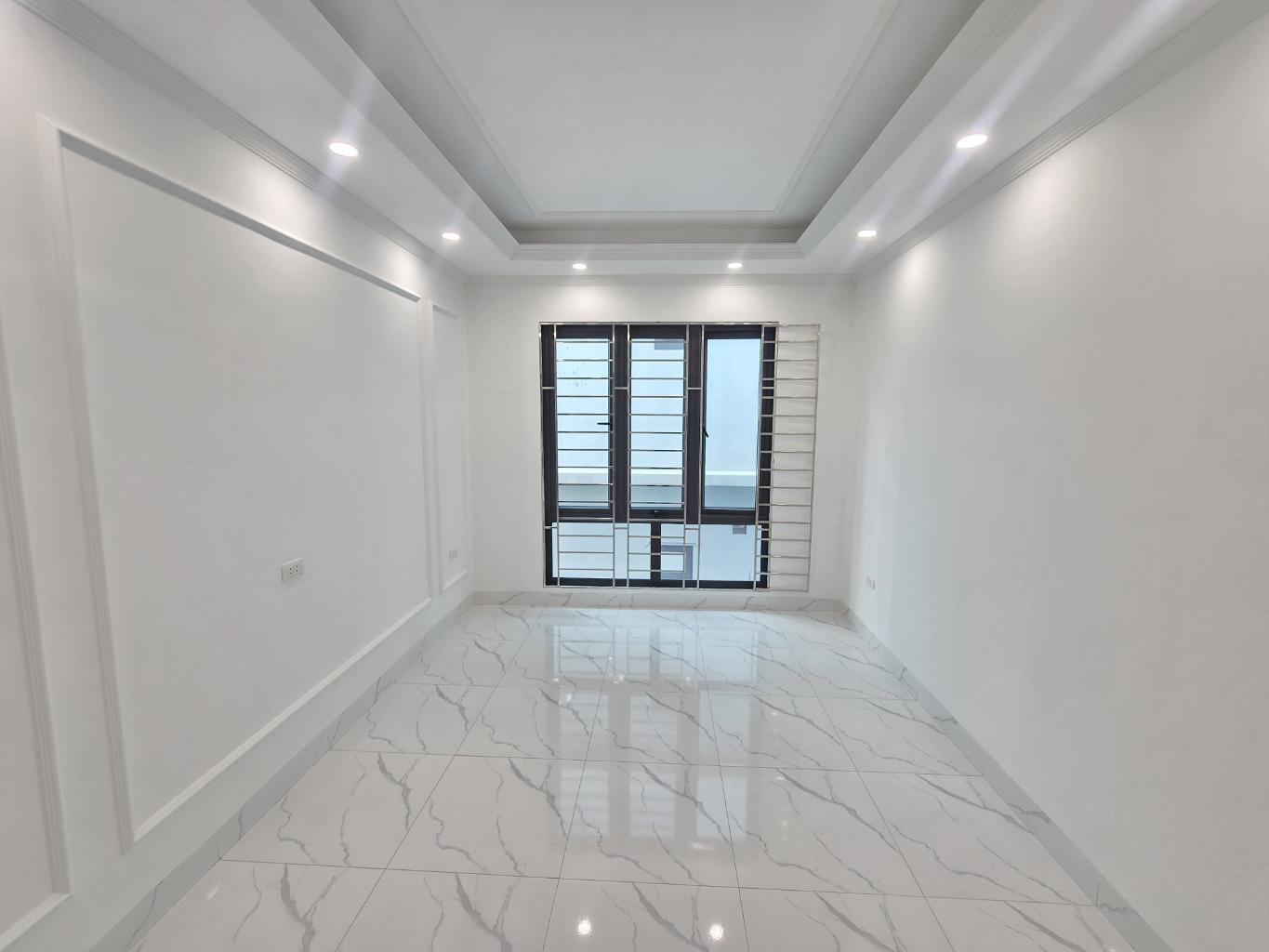 Bán nhà mặt phố Kim Giang - Thanh Trì nhà mới tinh 6T - tháng máy-nhỉnh 9tỷ.