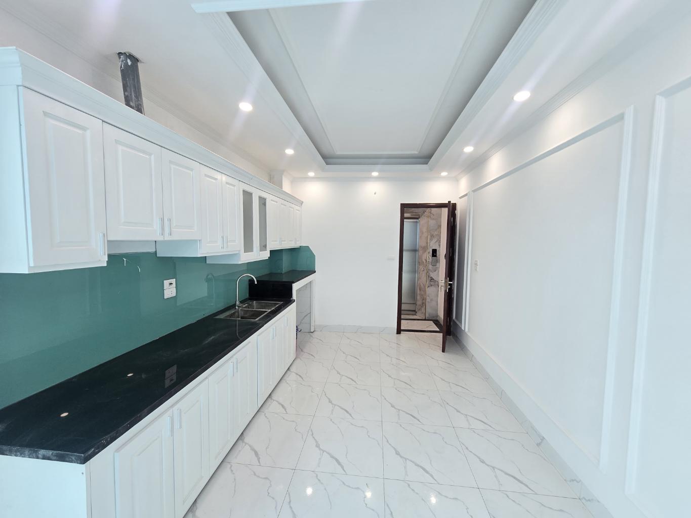 Bán nhà mặt phố Kim Giang - Thanh Trì nhà mới tinh 6T - tháng máy-nhỉnh 9tỷ.