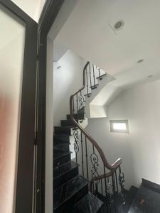 Bán nhà Cổ Nhuế 48.4 m2 x 2T; mặt tiền đẹp 4.7m, giá 5.1 tỷ LH: e Tĩnh 0987617595 để chốt