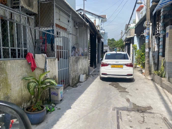 BÁN NHÀ GẦN 70M2 ĐƯỜNG SỐ 6, ĐƯỜNG XE HƠI THẲNG TẤP, CÓ DÒNG TIỀN CHO THUÊ, SỔ VUÔNG NHƯ TỜ A4, CHỈ 6 TỶ