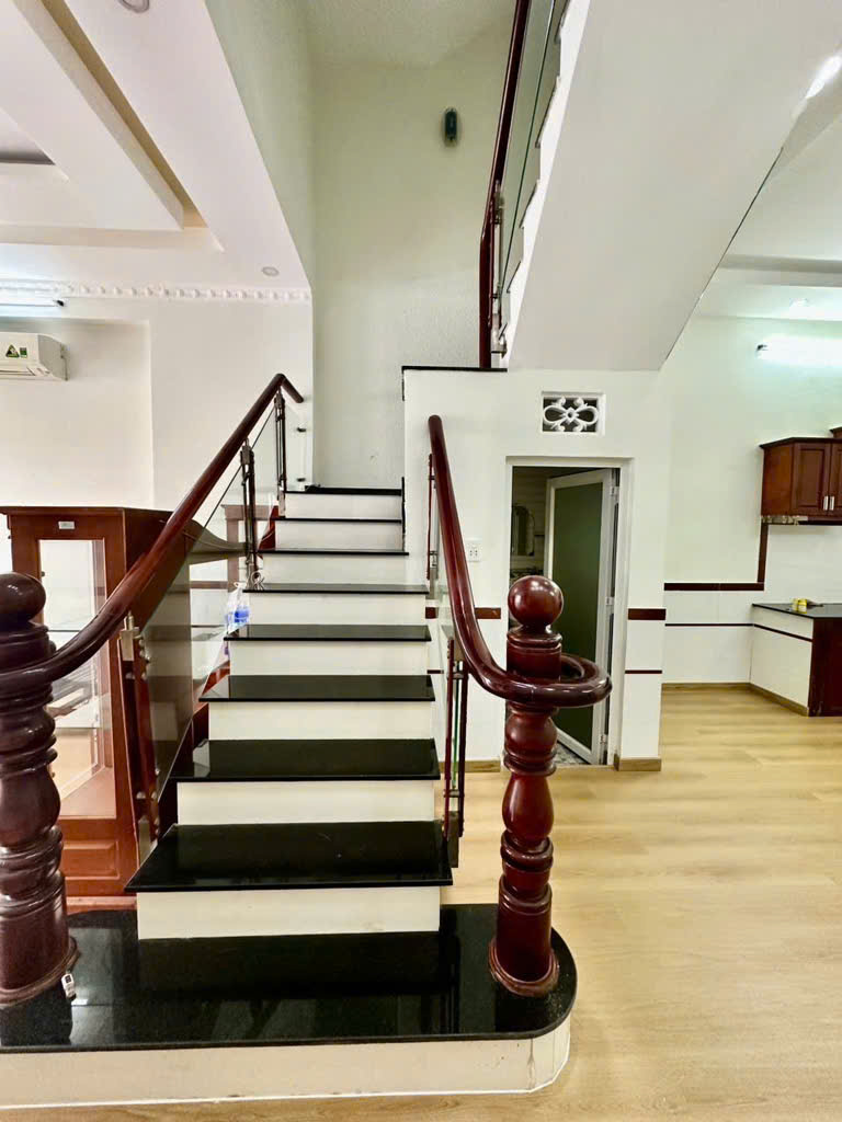 NHÀ ĐẸP 3 TẦNG TÂN HÒA 2 HẺM XE HƠI GẦN VINCOM GIÁ 7,7 TỶ