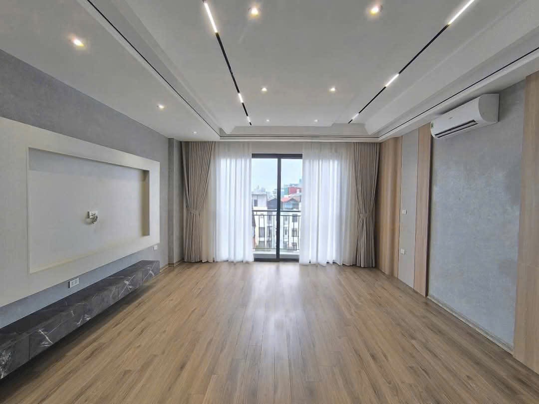 Bán nhà phố Trạm gara ô tô ,6 tầng thang máy