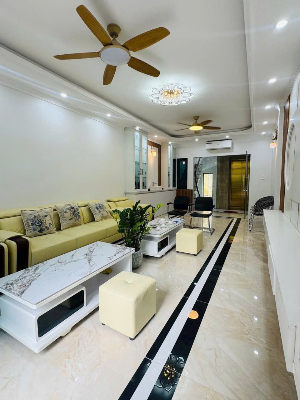 Bán nhà Ngọc Thụy gara ô tô,kinh doanh 7 tầng thang máy