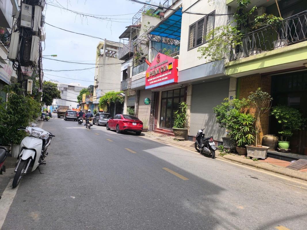 Đất Đức Giang vỉa hè kinh doanh ô tô tránh
