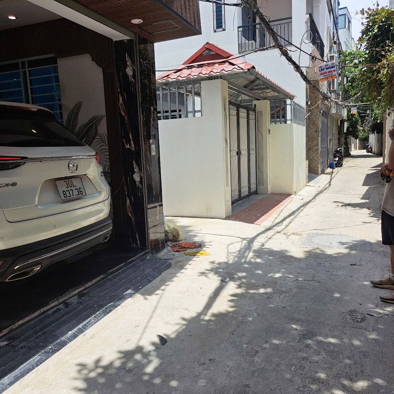 Ngô Gia Tự 6 tầng thang máy ô tô vào nhà