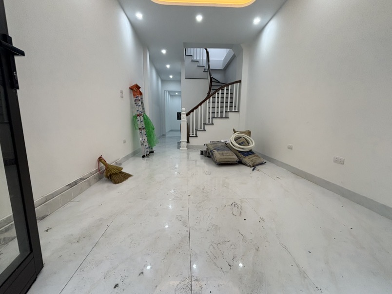 Bán nhà Đức Giang mới tinh 5 tầng thang máy