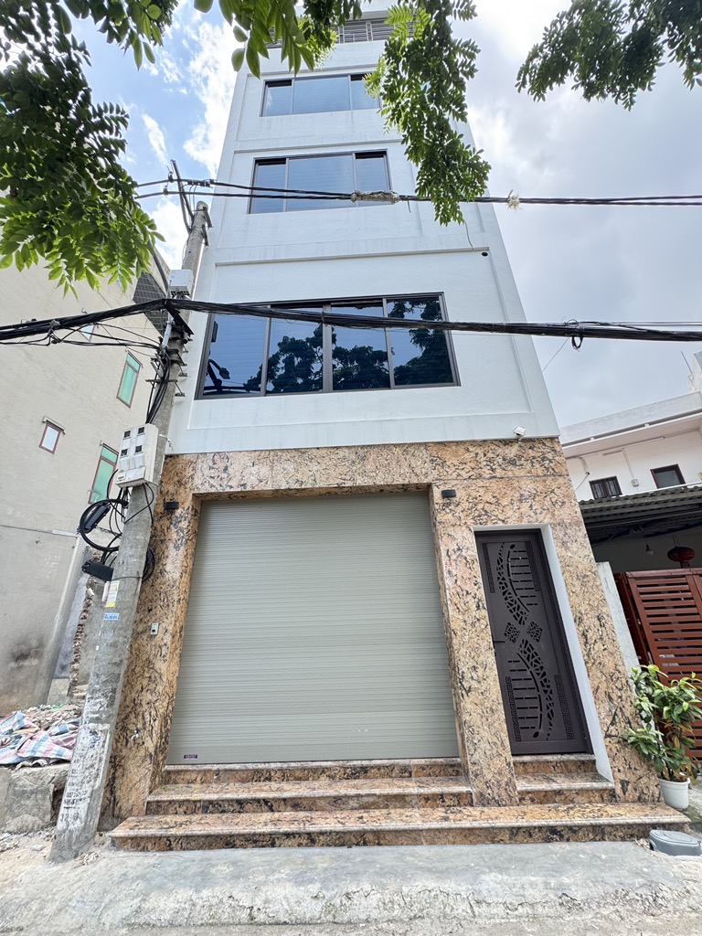 Bán nhà phố Hoa Lâm đẹp ô tô tránh,kinh doanh