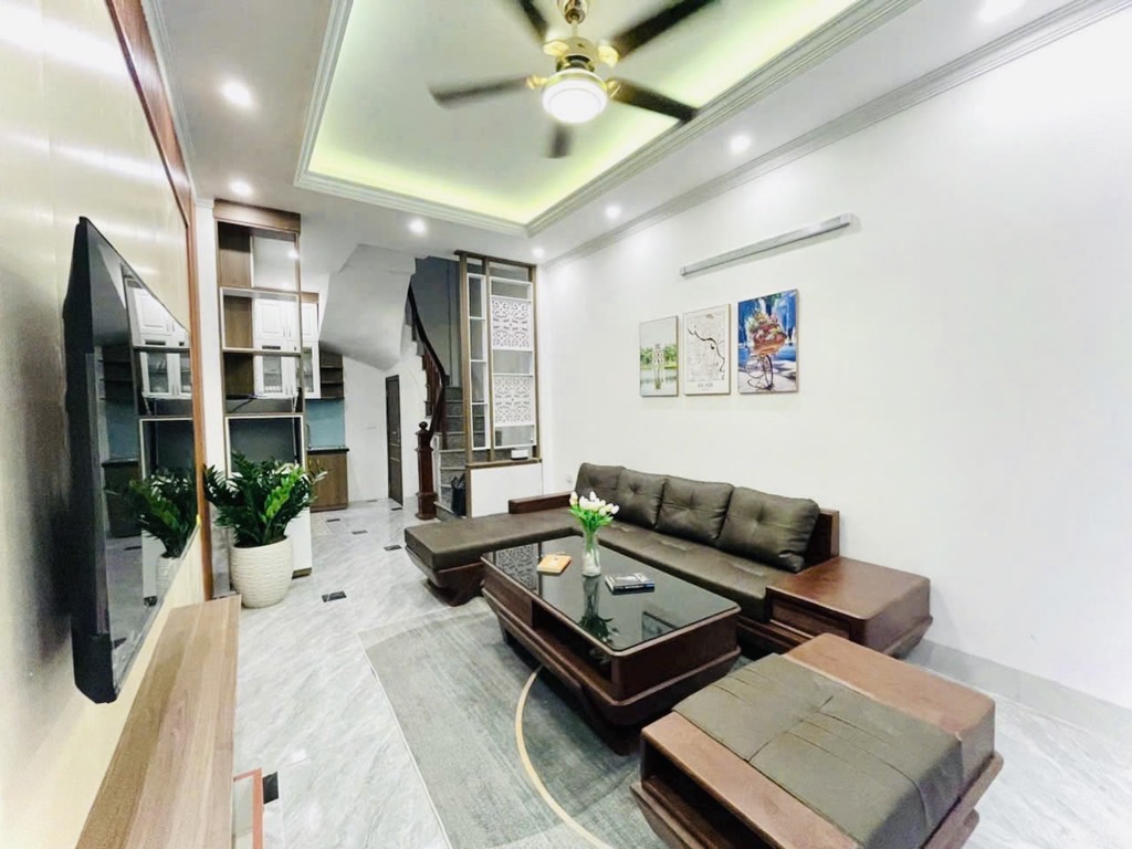 Bán nhà Nguyễn Văn Cừ 3 phút lên cầu