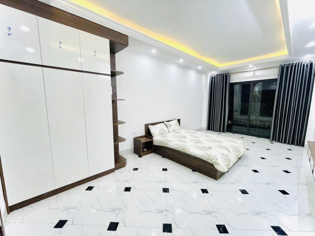 Bán nhà Nguyễn Văn Cừ 3 phút lên cầu