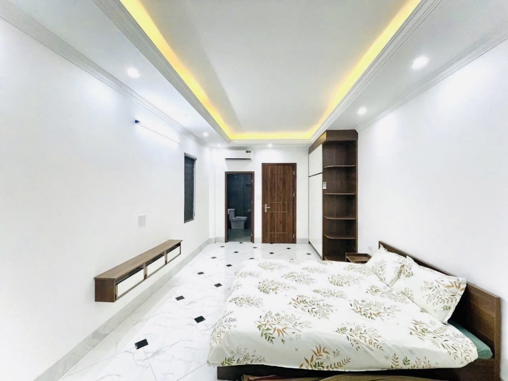 Bán nhà Nguyễn Văn Cừ 3 phút lên cầu