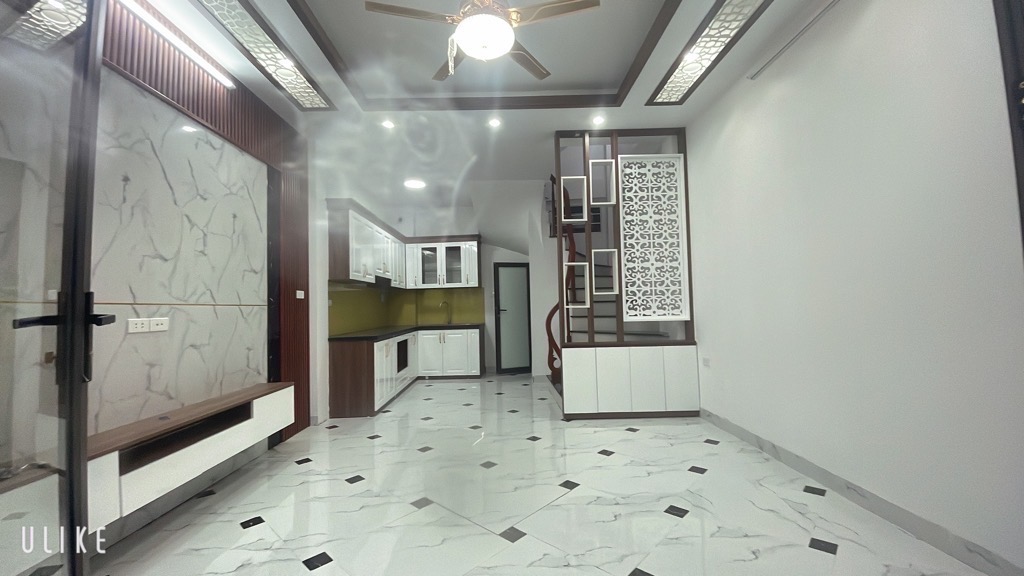 Bán nhà Thanh Am 5 tầng  giá chỉ 5 tỷ