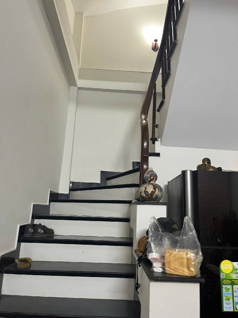 Bán nhà Ngọc Thụy 5 tầng