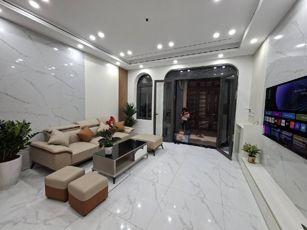 Bán nhà Phố Trạm 5 tầng full nội thất nhập