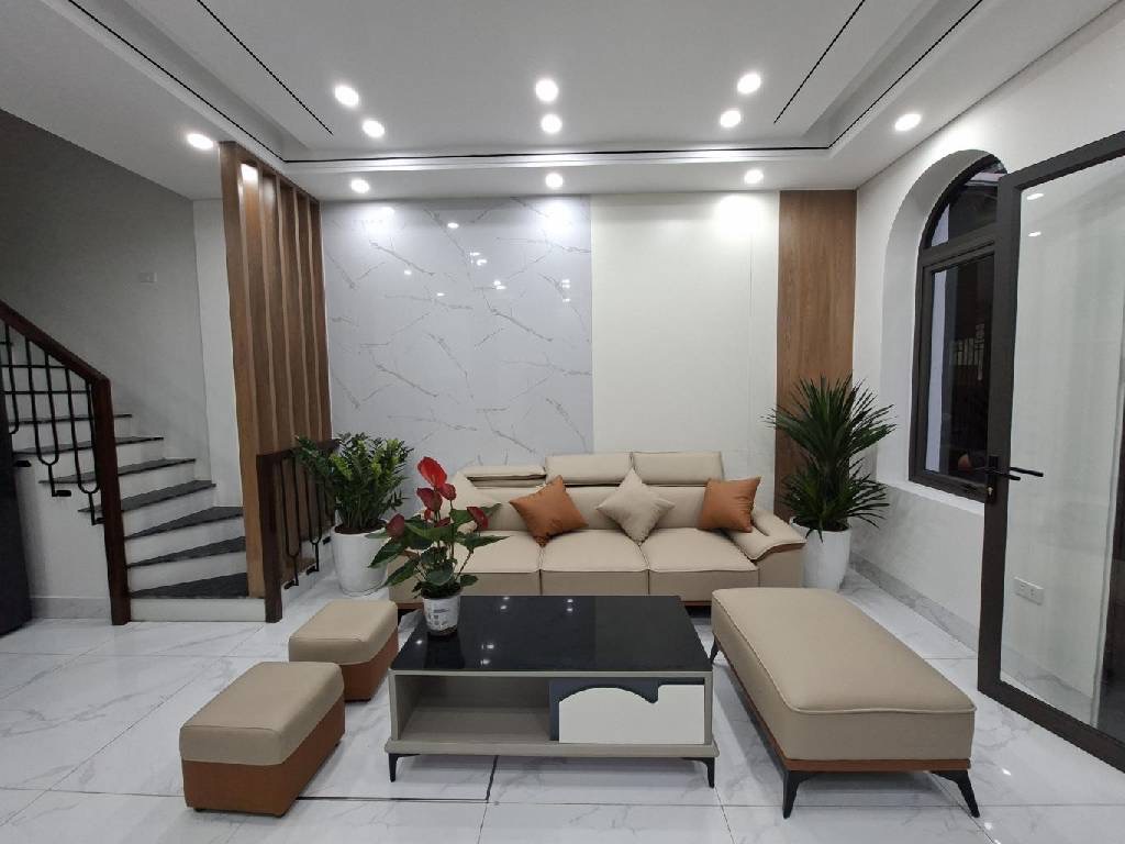 Bán nhà Phố Trạm 5 tầng full nội thất nhập