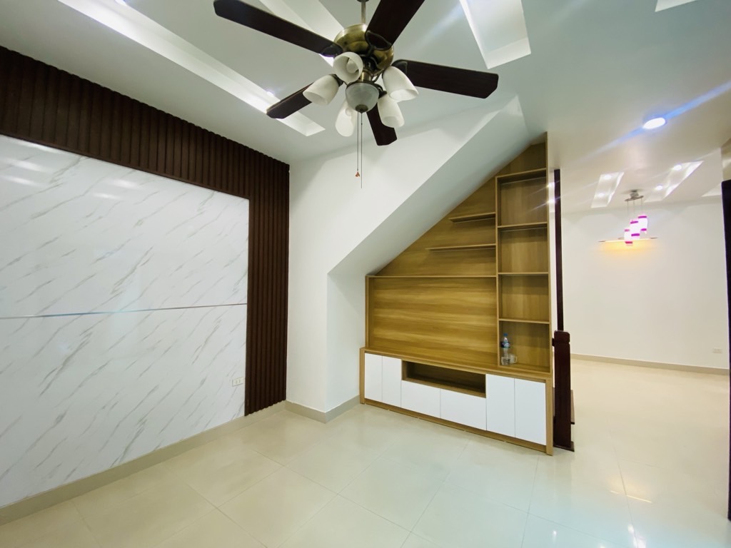 Bán nhà Trung Tâm Gia Thụy 60m 4 tầng thang máy