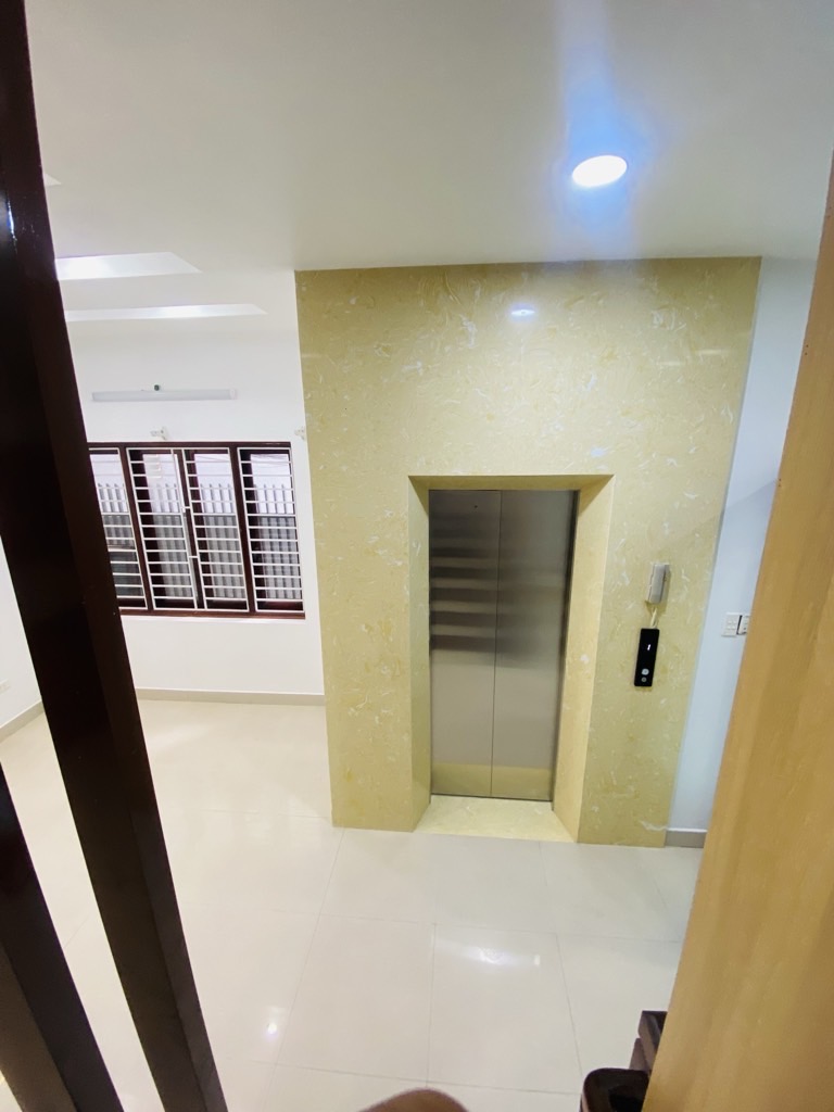 Bán nhà Trung Tâm Gia Thụy 60m 4 tầng thang máy