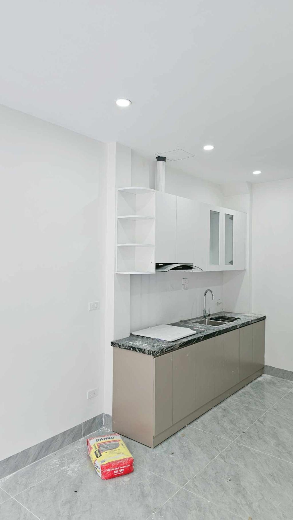 Bán nhà Thạch Bàn mới tinh 6 tầng