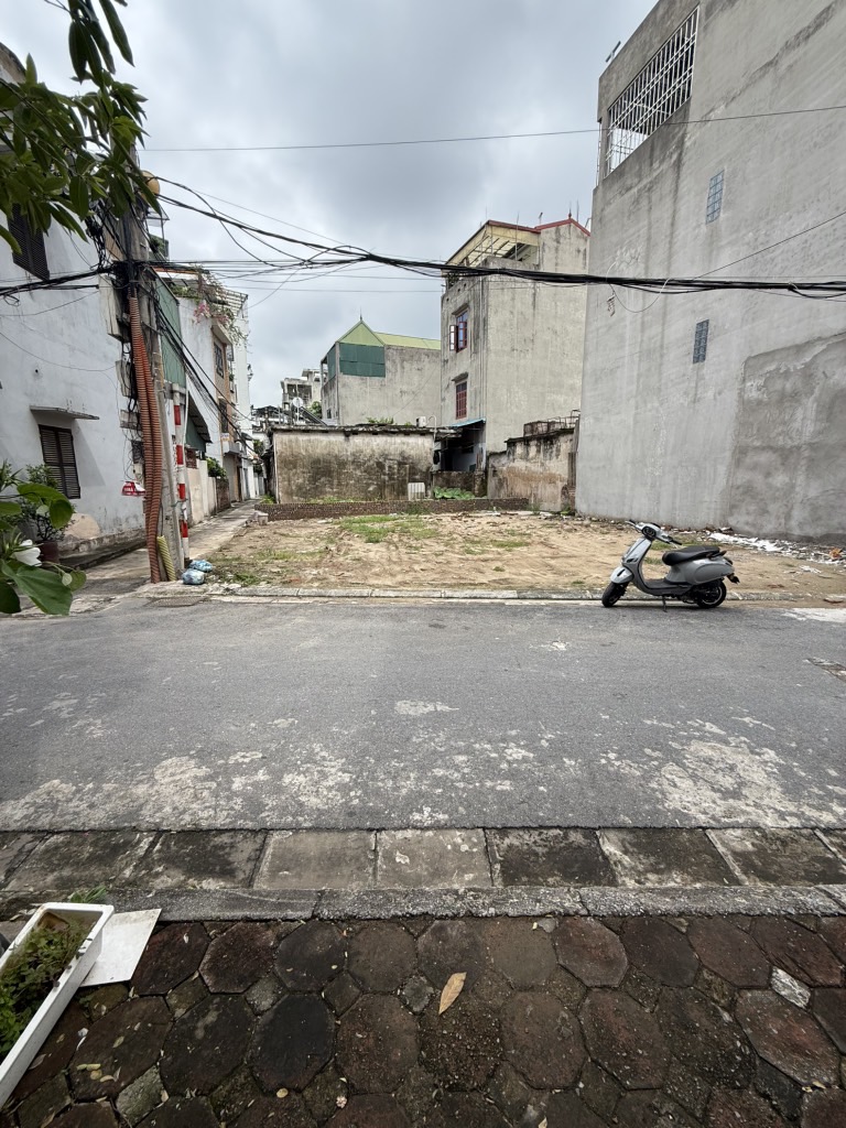 Bán Đất Ngọc Thụy lô góc ô tô tránh
