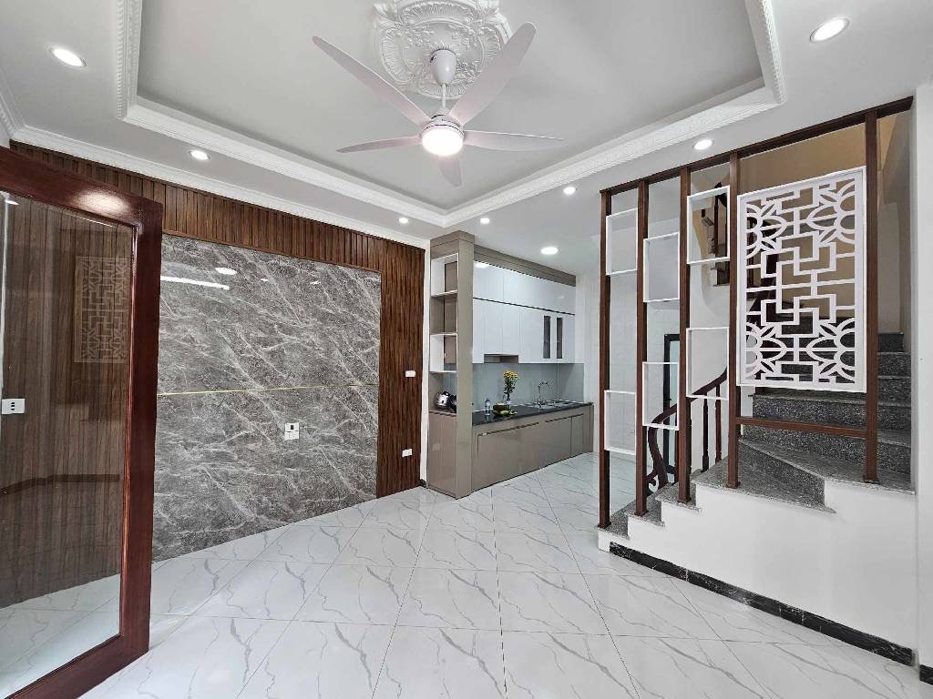 Bán nhà Phúc Lợi mới tinh 5 tầng