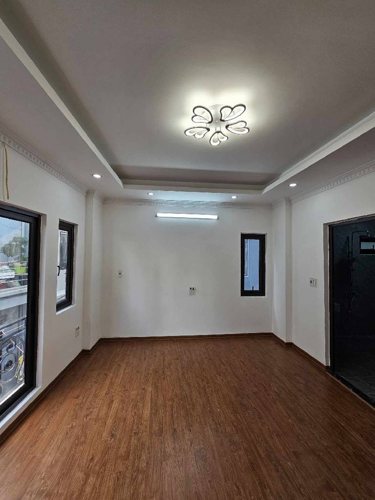Bán nhà Phúc Lợi mới tinh 5 tầng