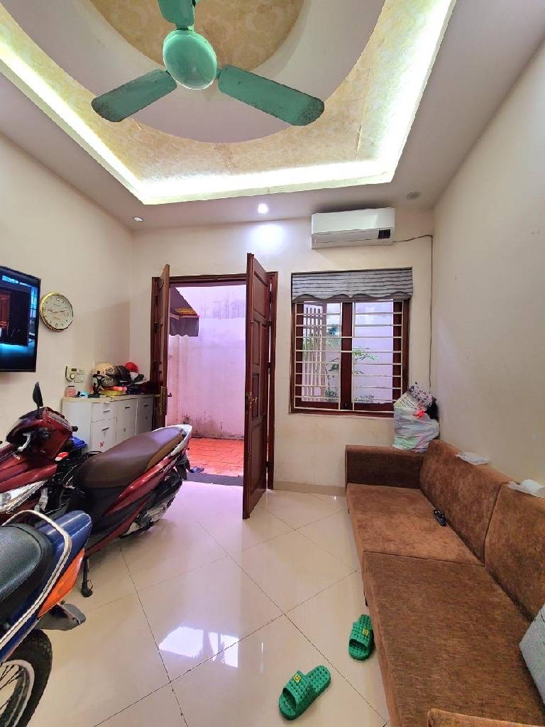 Bán Ngọc Thụy 5 tầng thoáng ngõ nông