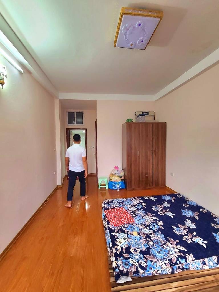 Bán Ngọc Thụy 5 tầng thoáng ngõ nông