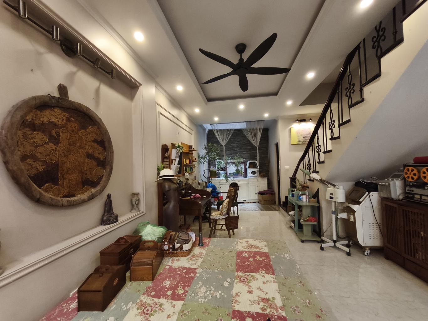 Bán nhà Ngọc Thụy dân xây 5 tầng 61m kinh doanh