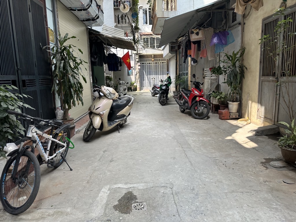 Bán nhà Ngọc Thụy 40 m ô tô vào nhà