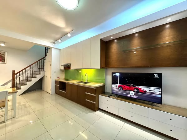 BÁN NHÀ BỒ ĐỀ 33m 5 tầng
