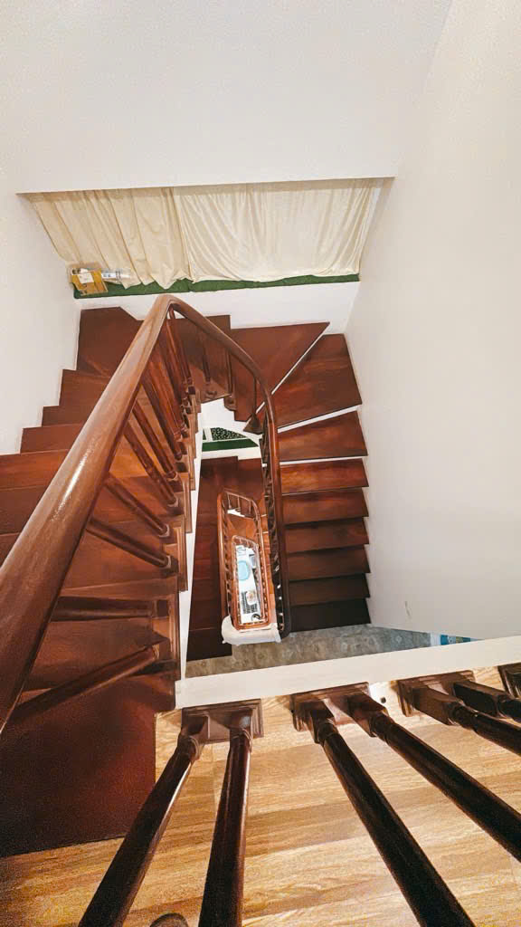 BÁN NHÀ GIA THƯỢNG-NGỌC THỤY 72m 5 tầng