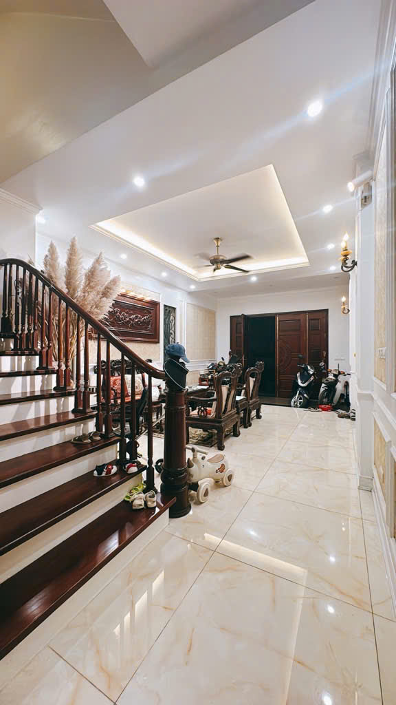 BÁN NHÀ GIA THƯỢNG-NGỌC THỤY 72m 5 tầng