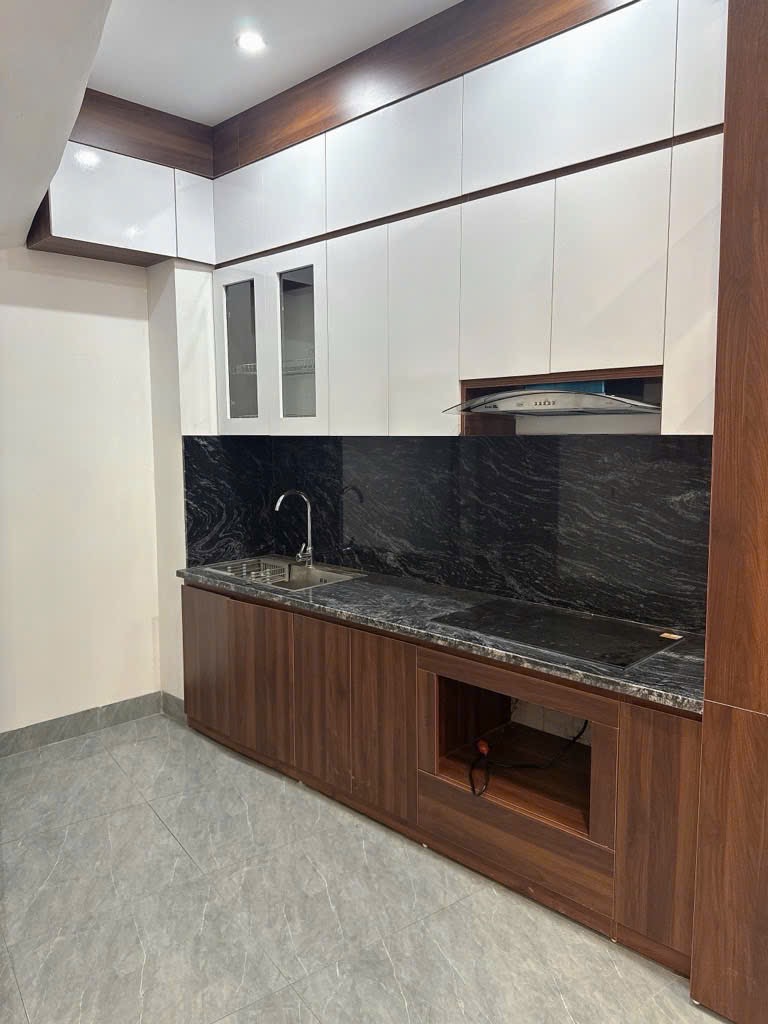 Bán nhà Ngọc Thụy 5 tầng mới tinh